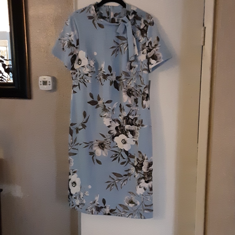 Dress - Picture 2 of 3